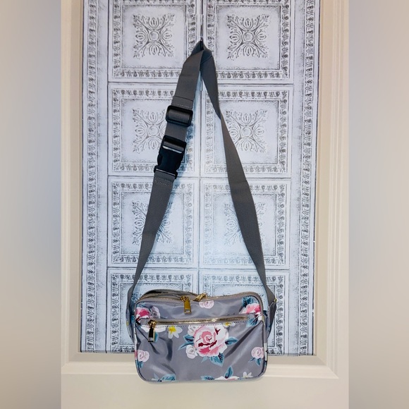 NWT Nylon Crossbody/Belt/Shoulder Totes-40”Adjustable Strap, 4 Gold Zip Pockets - Picture 16 of 16